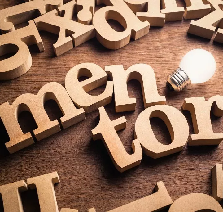 The word "mentor" with a light bulb